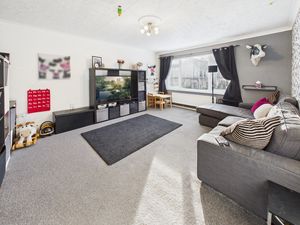 LIVING ROOM- click for photo gallery